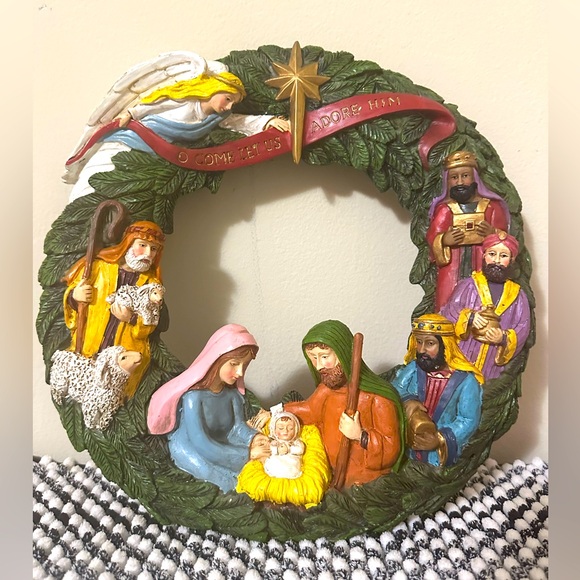 Vintage Christmas Wreath - Picture 2 of 4